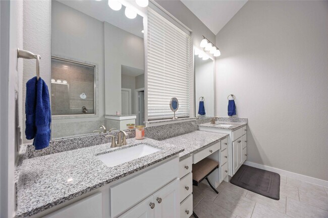 Building Photo - 12610 Woodbourne Forest Dr