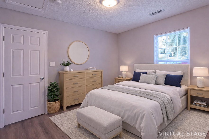 Building Photo - 4928 Silverdene St