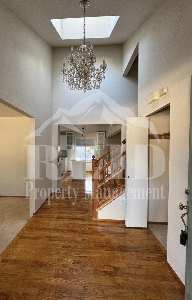 Building Photo - 979 NW Calypso Cir