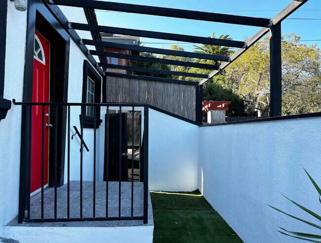 Building Photo - 1192 Innes Ave