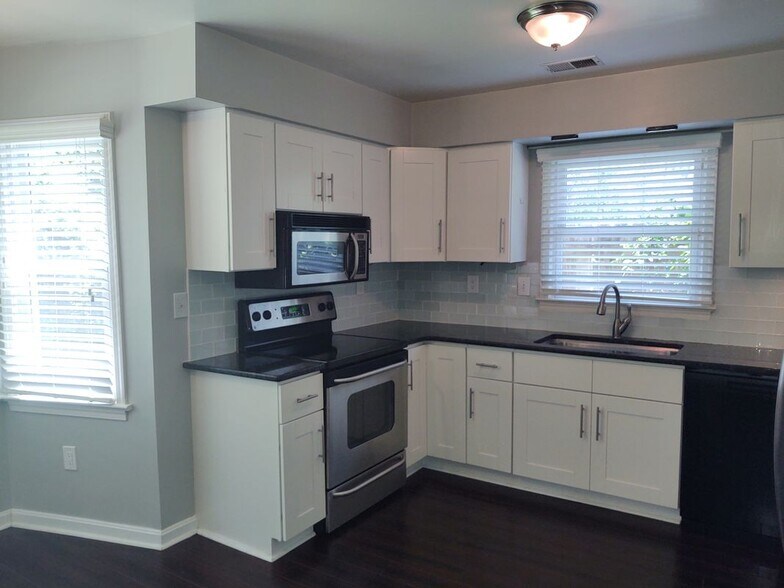 Building Photo - 1921 Shepherds Gate