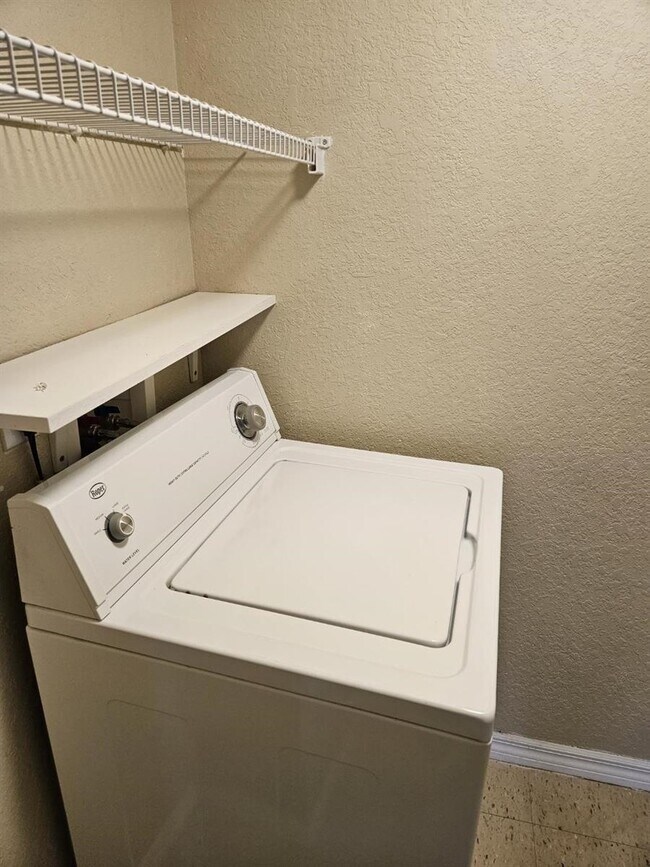 Building Photo - 6758 W Sample Rd