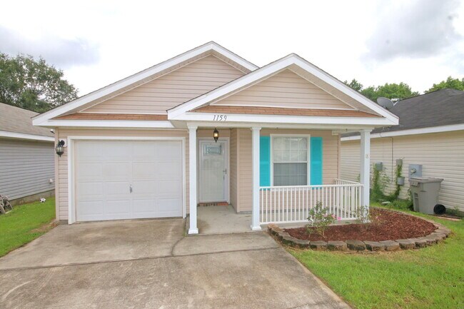 Building Photo - West Pensacola Patio Home Featuring Open Living Design, Stainless Appliances, Private Fenced Yard...