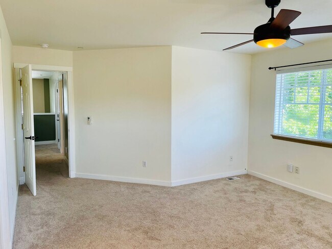 Building Photo - 3 Bedroom DuPont Home for Rent