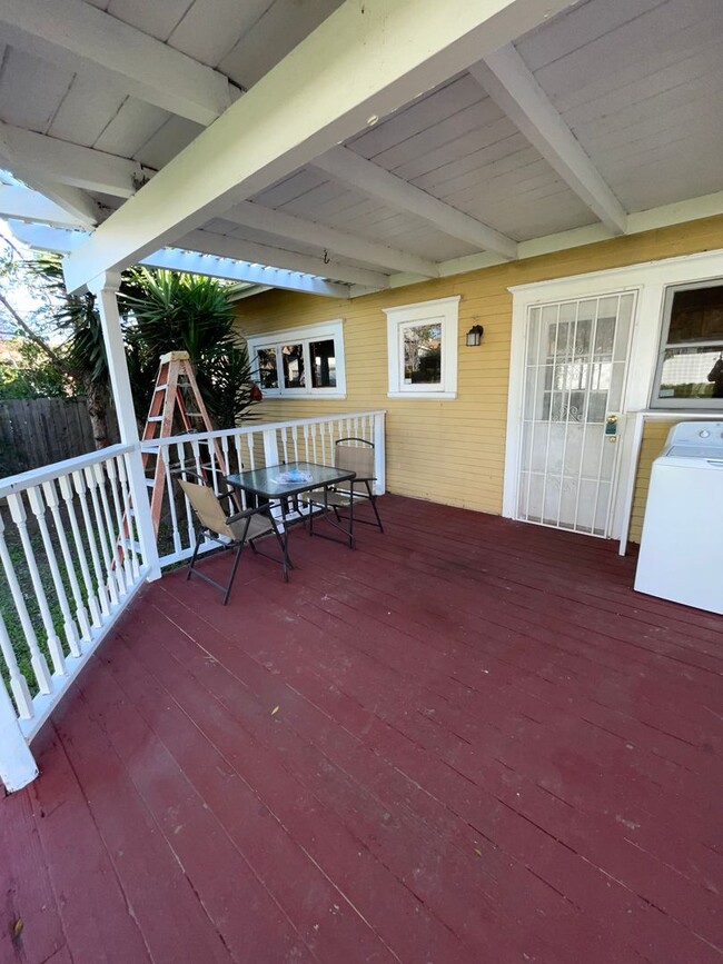 Building Photo - BEAUTIFUL CRAFTSMAN HOME IN SPRING VALLEY