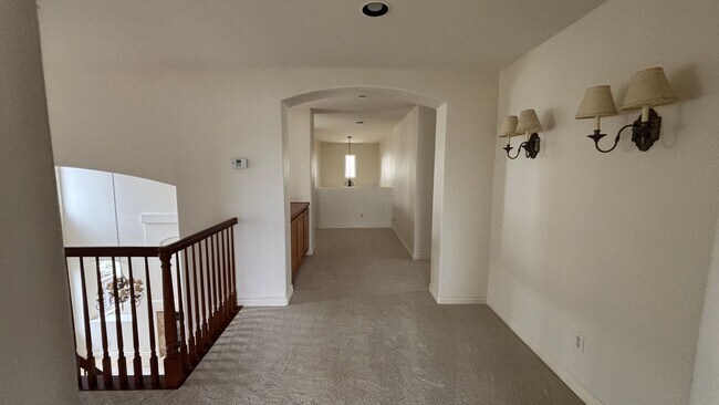 Building Photo - Large lovely home with amazing views!