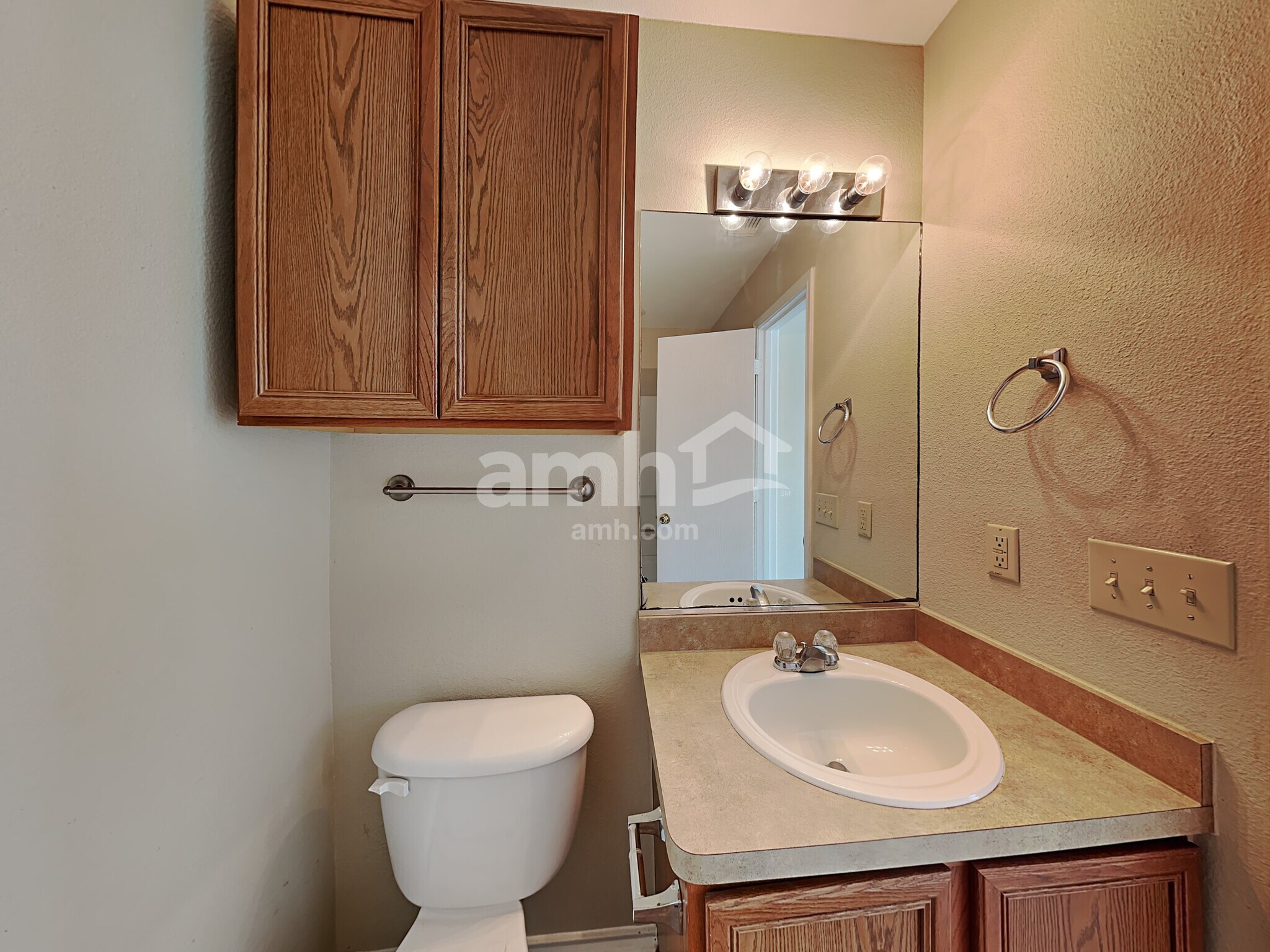 Building Photo - 6013 Midcrown Dr