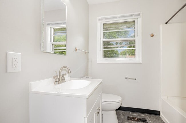 Building Photo - Stunning 3 Bed 1 Bath Ranch Home