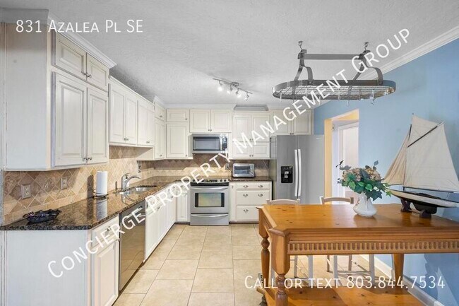 Building Photo - 831 Azalea Pl SE