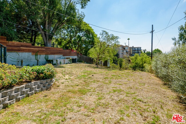 Building Photo - 948 Elyria Dr