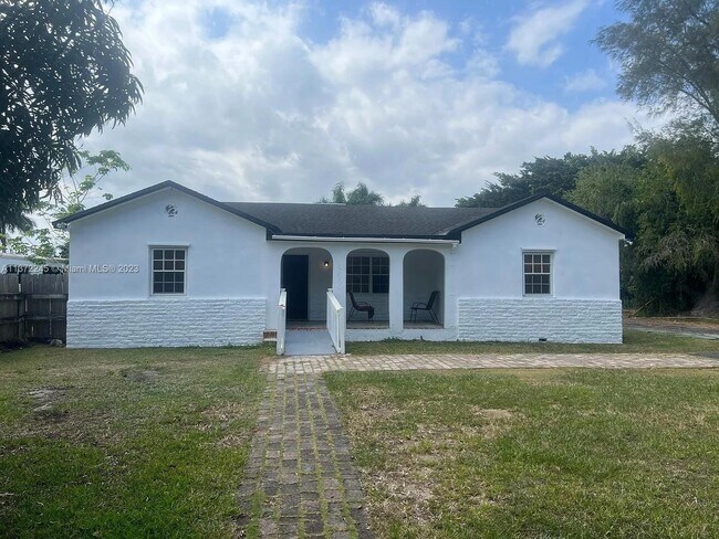Primary Photo - 25600 SW 182nd Ave