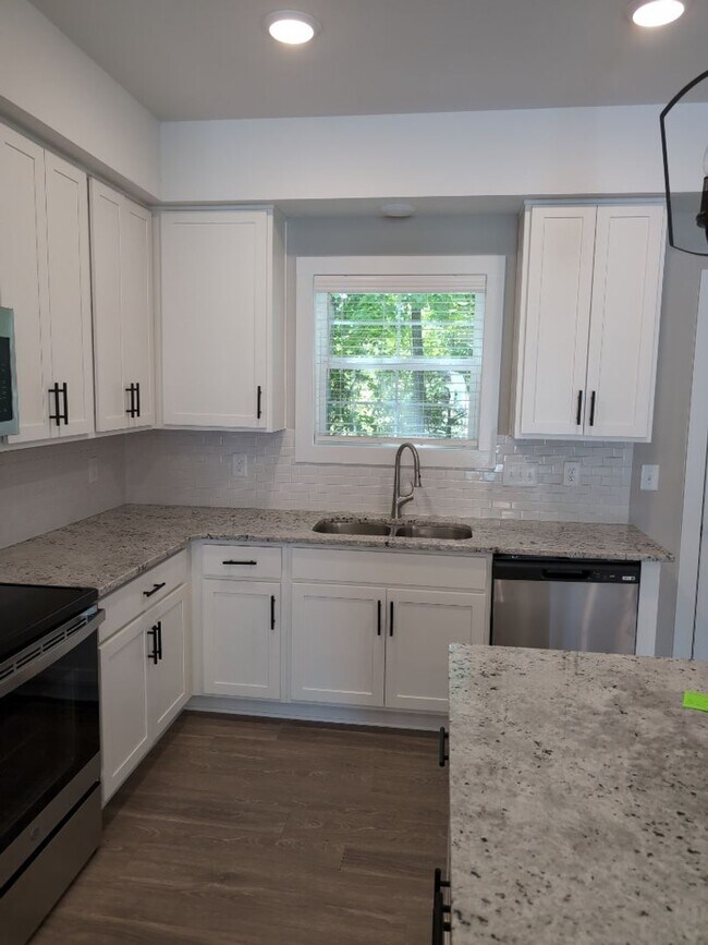 Building Photo - 338 Honey Comb Court