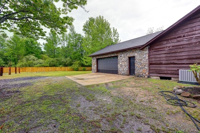 Building Photo - 3 bed 3 bath single family house