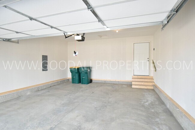 Building Photo - 3 Bedroom, 2 Bathroom Single Family Ranch with 2-Car attached garage