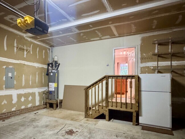 Building Photo - 4 Bed | 2.5 Bath House in Chapel Hill