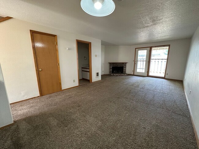 Building Photo - 762 SW 206th Pl