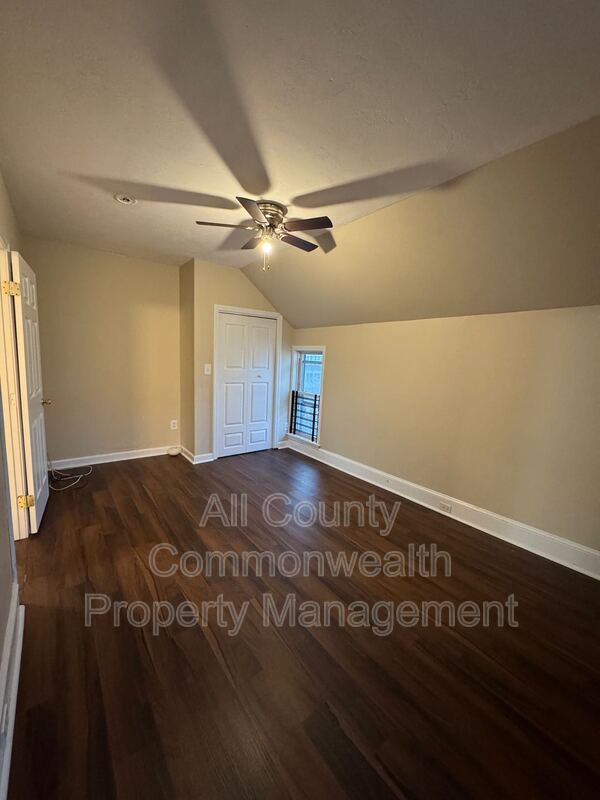 Building Photo - 56 Parker St