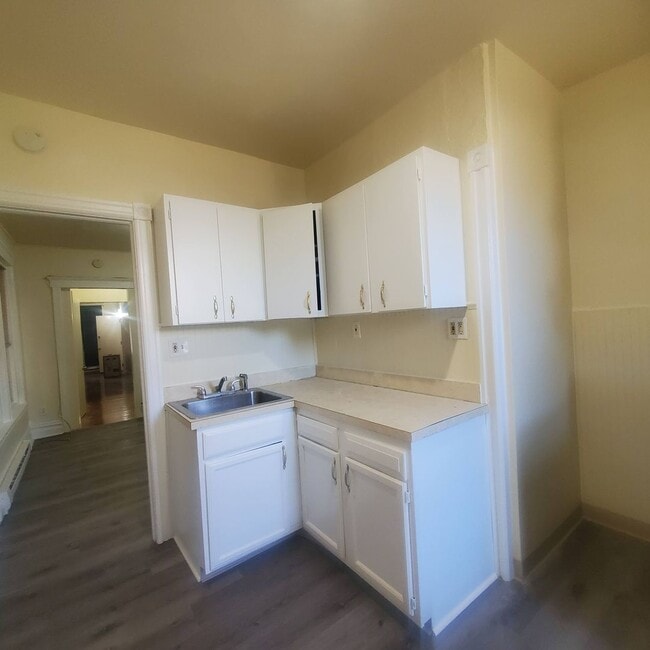 Building Photo - 37 S 13th St