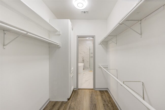 Building Photo - 7109 Kari Ln