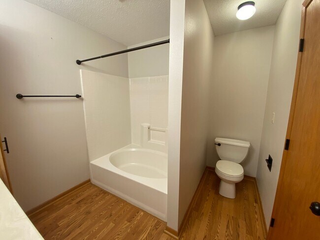 Building Photo - 3 Bedroom Townhome in South Fargo!!