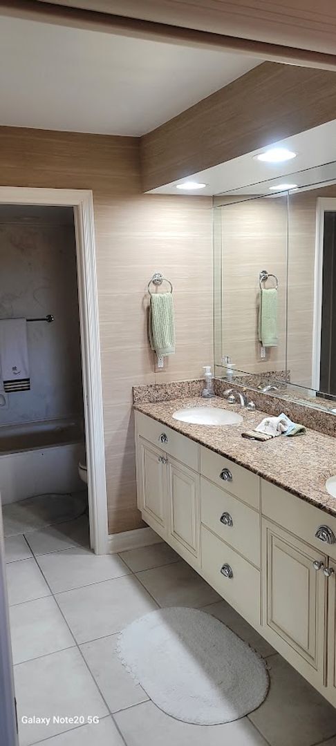 Building Photo - Attn Boaters!  Boca Grande, FL Large Boat Slip Included!  3 BR 2 Bath