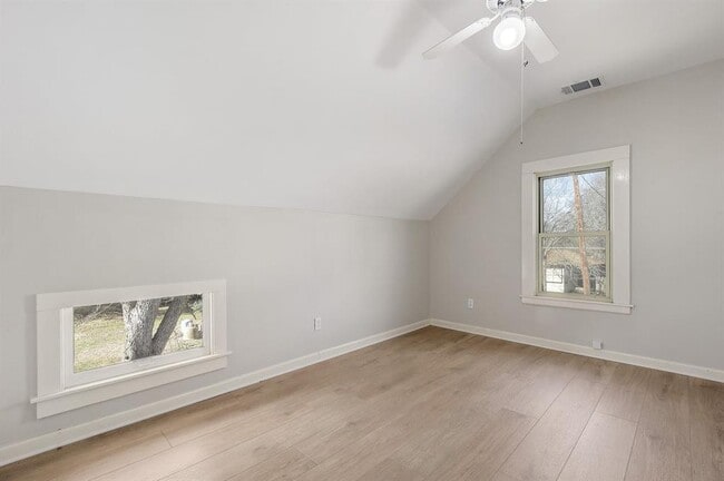 Building Photo - 205 S Rio Grande St