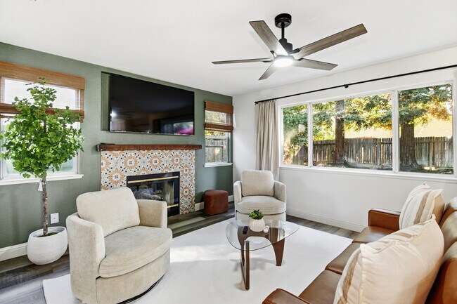 Building Photo - 2559 Du Bois Dr