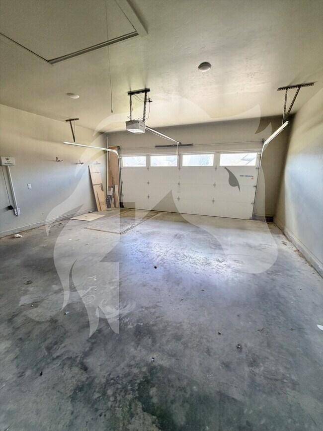 Building Photo - "Stunning 4-Bed Gem with Granite Touch & C...