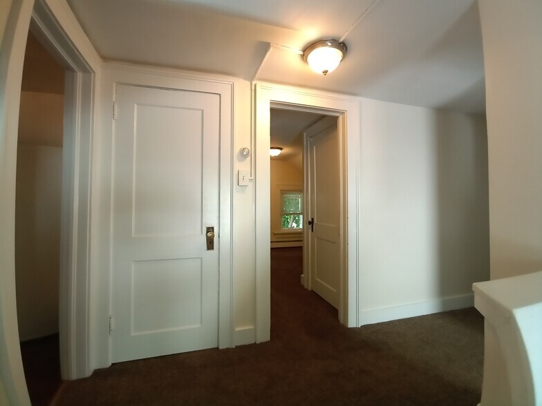 Building Photo - 608 Elmwood Ave