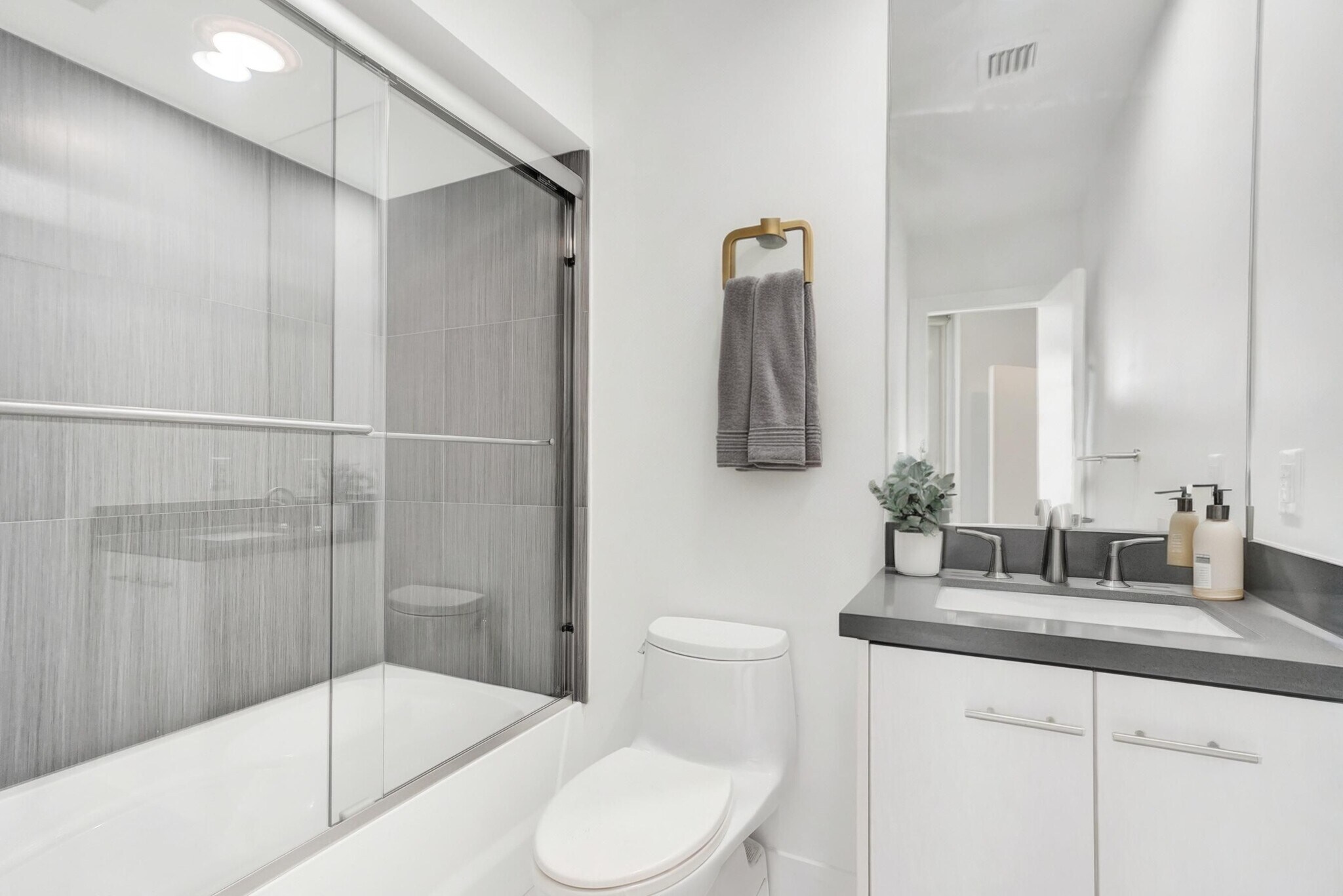 2nd bathroom located in the 3rd floor - 820 NE 7th St