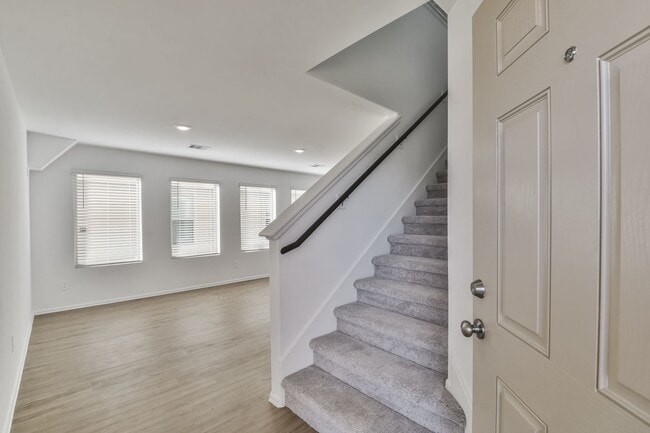 Building Photo - Immaculate 4 bedroom home in Becker Fields!