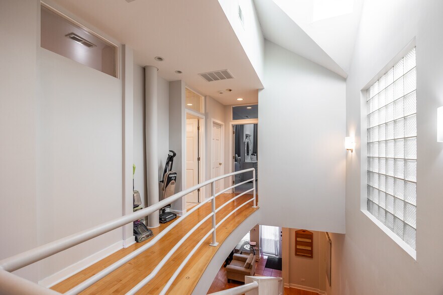 Building Photo - 1723 N Wood St