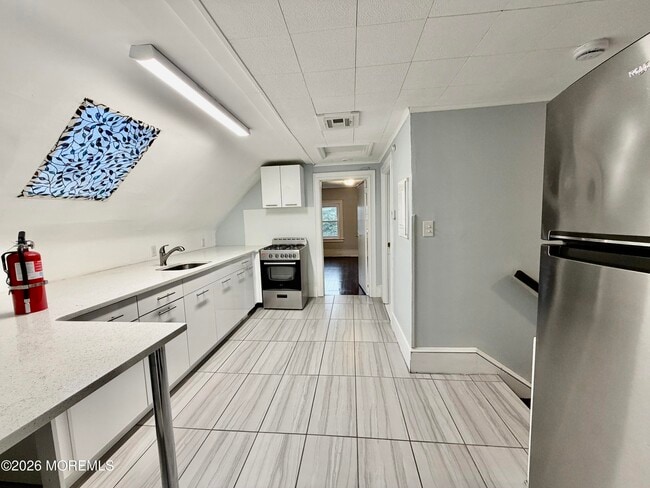 Building Photo - 512 4th Ave