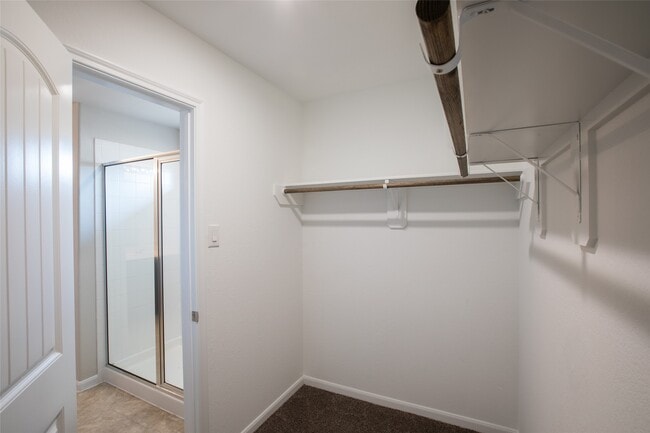 Building Photo - 12111 Parade Park Pl