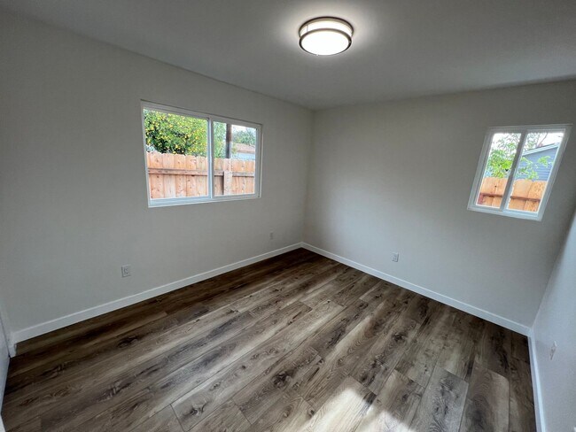 Building Photo - West 10th Escondido Triplex