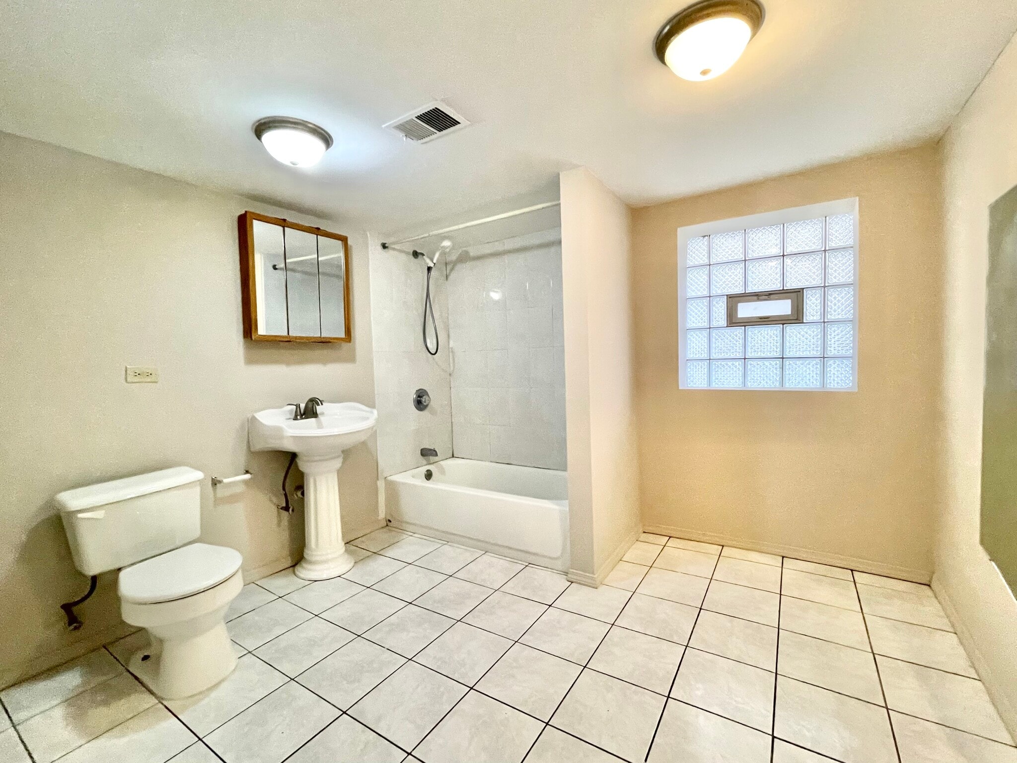 Building Photo - 4820 N Albany Ave