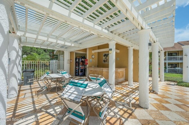 Building Photo - 225 S Tropical Trail