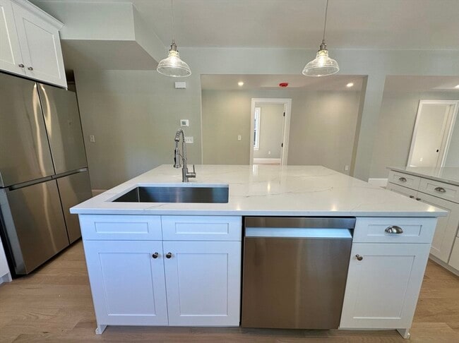 Building Photo - 8 Spalding St