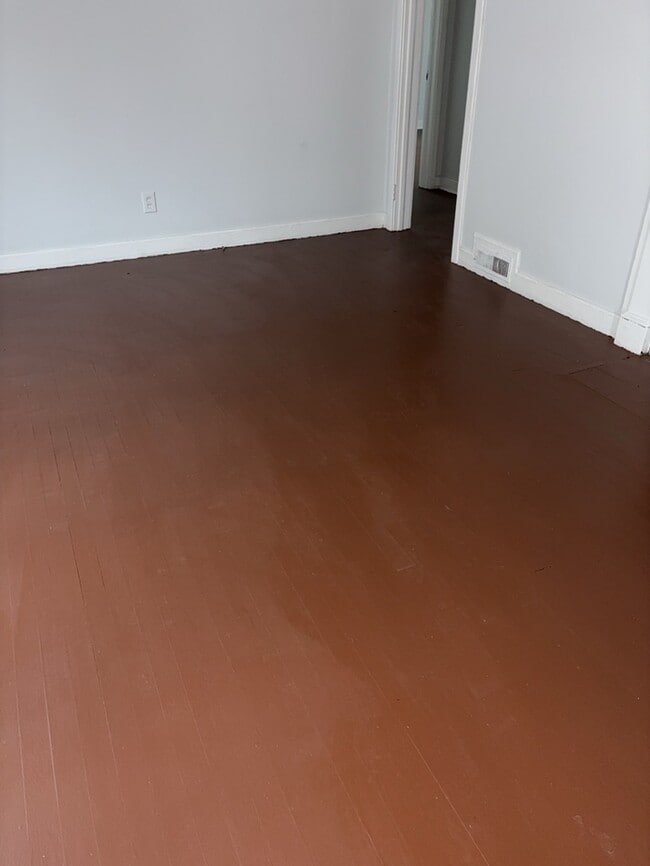 Building Photo - 3 Bedroom 1 Bathroom