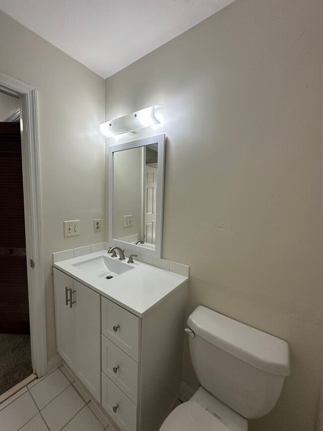 Building Photo - Spacious downstairs 2Bed/1 Bath in Killear...