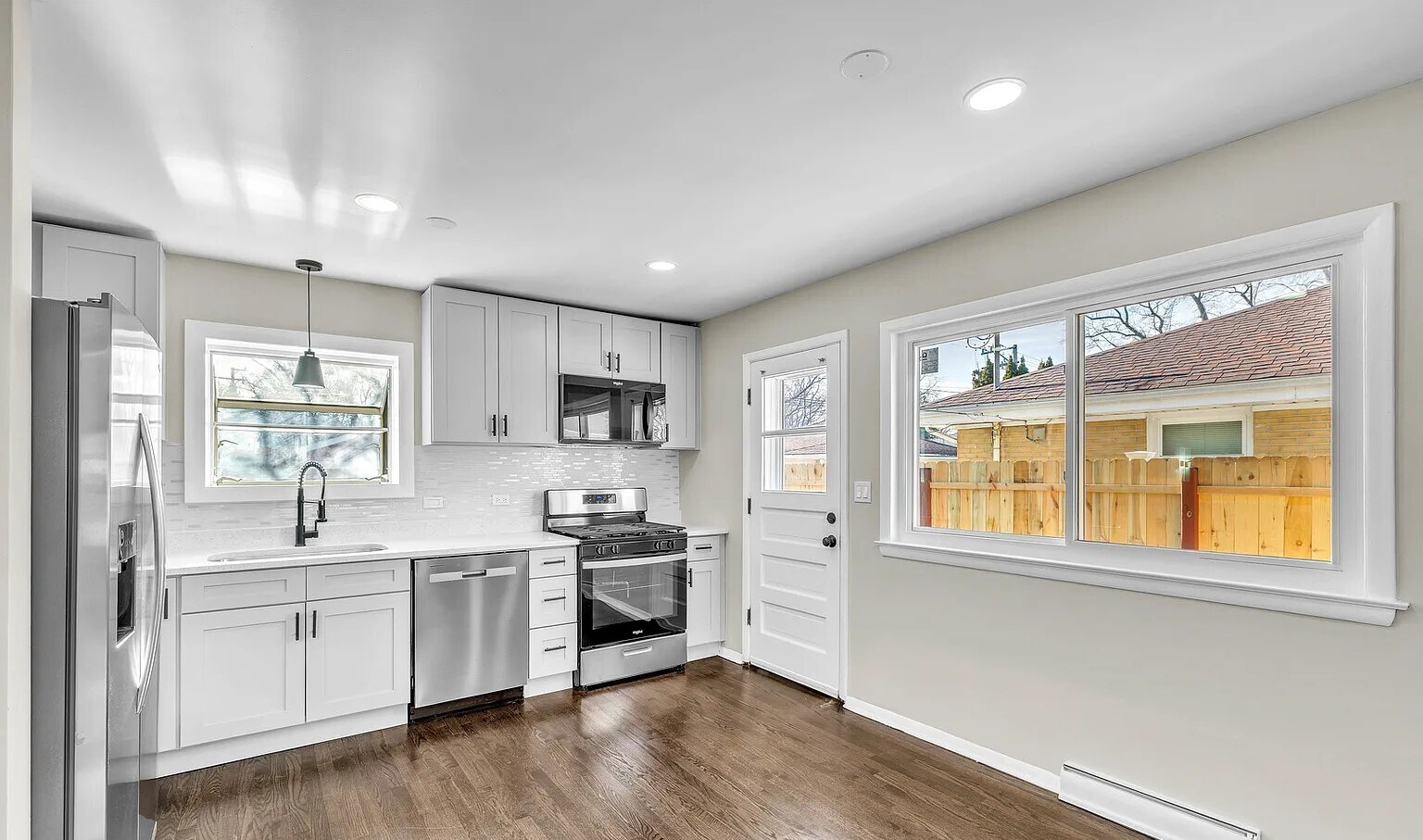 Building Photo - 11011 W Roosevelt Rd