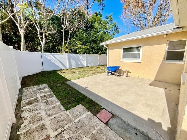 Building Photo - 3127 Corona Dr
