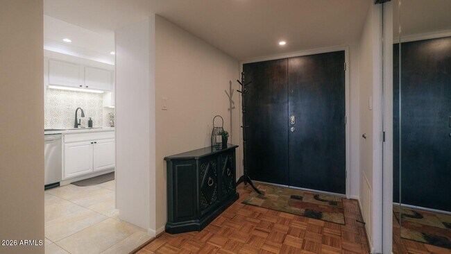 Building Photo - 7940 E Camelback Rd