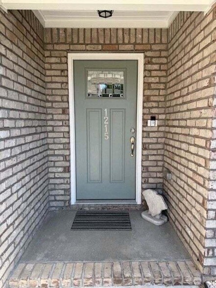 Building Photo - 1215 Seagrove Dr