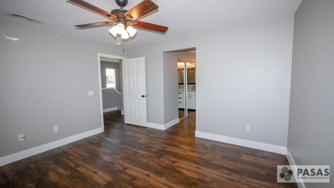 Building Photo - Modern Corner-Unit Condo with tandem 2-Car Garage in Central San Diego