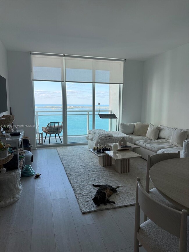 Building Photo - 951 Brickell Ave