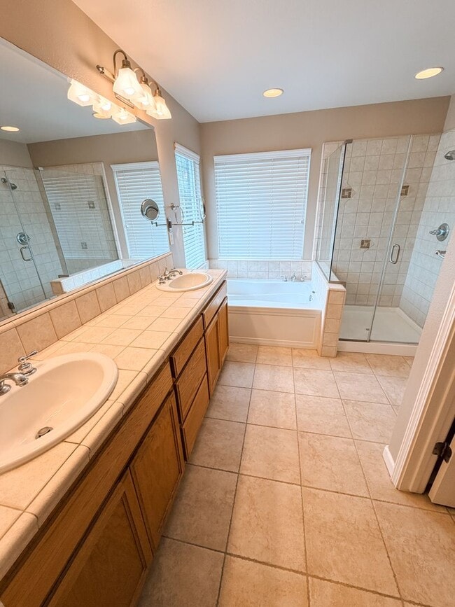 Building Photo - San Ramon Home Available Now!
