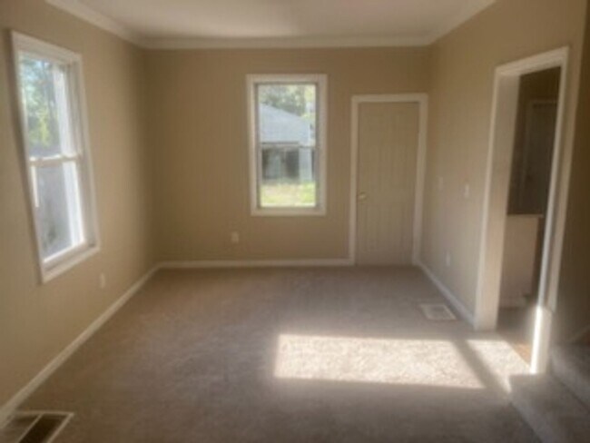 Building Photo - 2 Bedroom Home For Rent