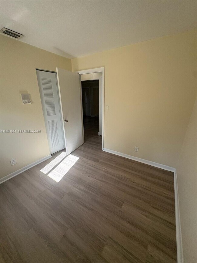 Building Photo - 333 SW 80th Terrace