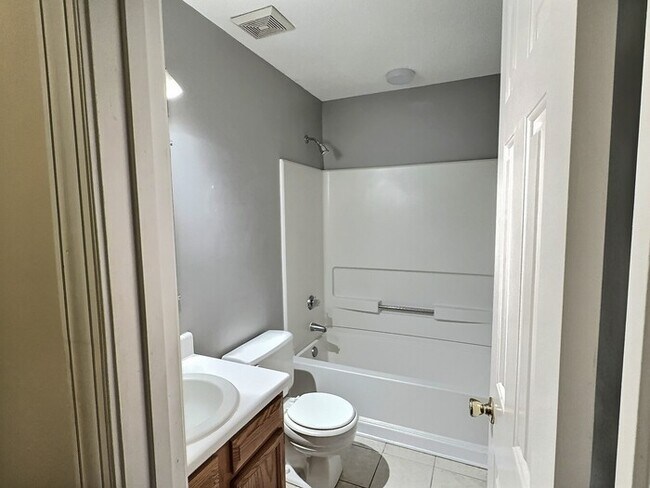 Building Photo - 7 Preakness Dr